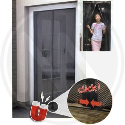 MOSQUITO CURTAIN WITH ADESIVE TAPE DOORS TO MAGNETIC STRIPS MAURER